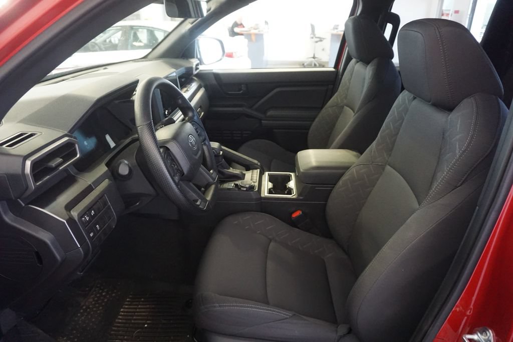 Used 2025 Toyota Tacoma SR5 AWD/4WD image 17