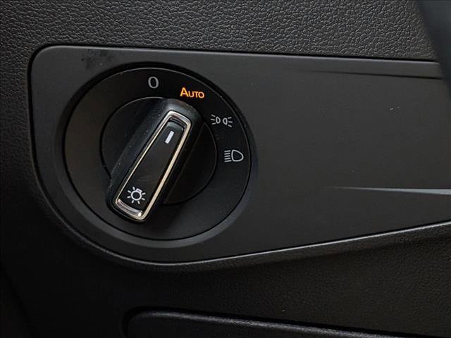 Used 2019 Volkswagen Tiguan SE image 11