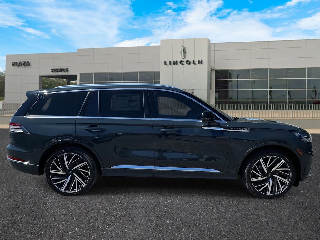 New 2025 Lincoln Aviator Black Label image 2