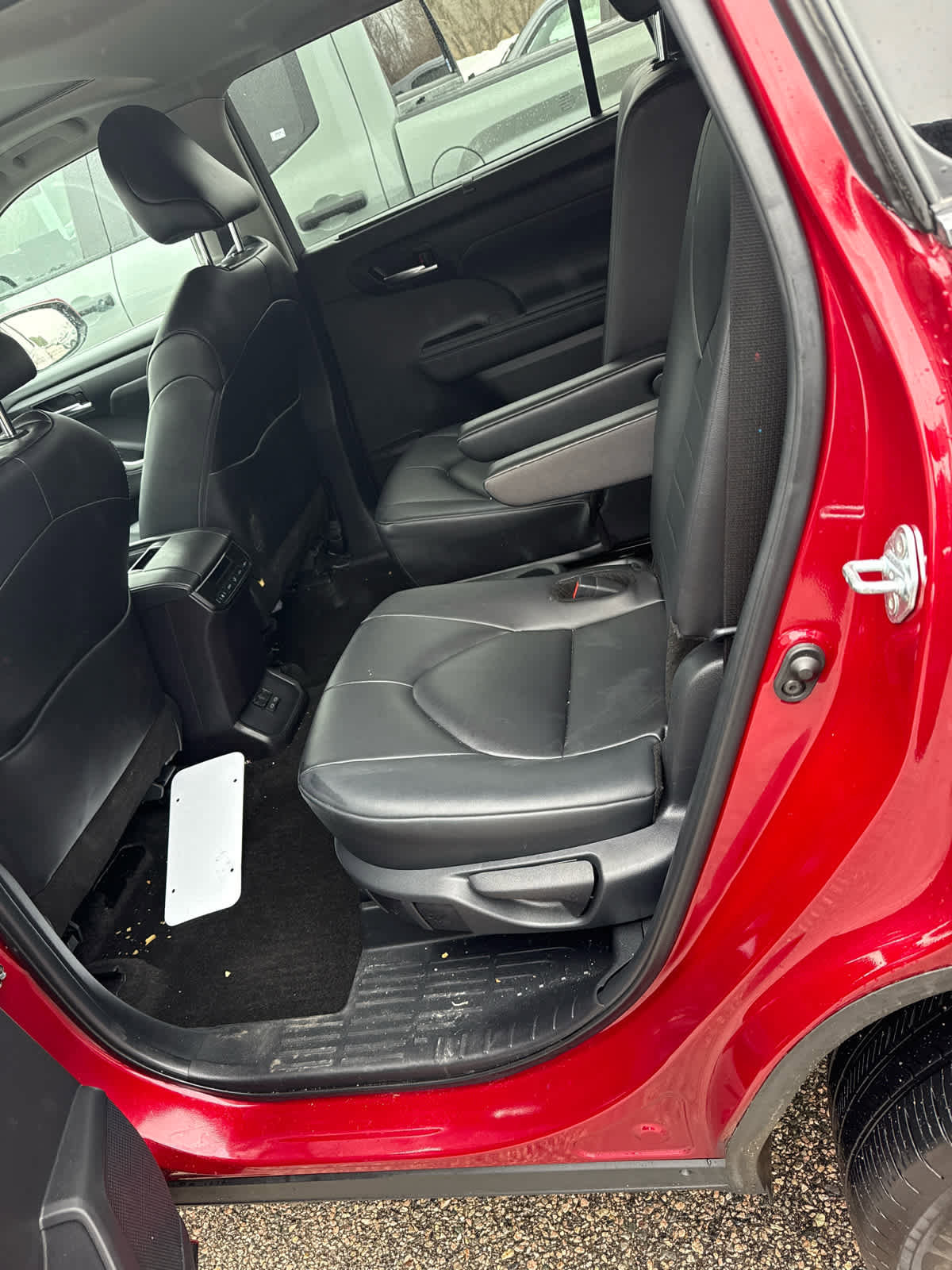 Certified 2024 Toyota Highlander XLE image 8