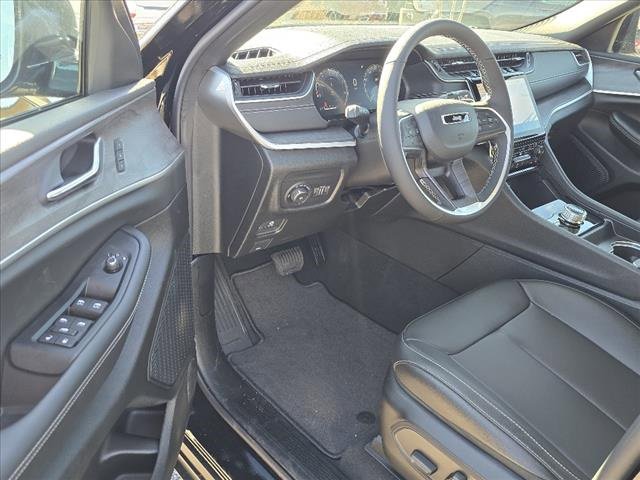 New 2025 Jeep Grand Cherokee Limited w/ Black Appearance Package image 4