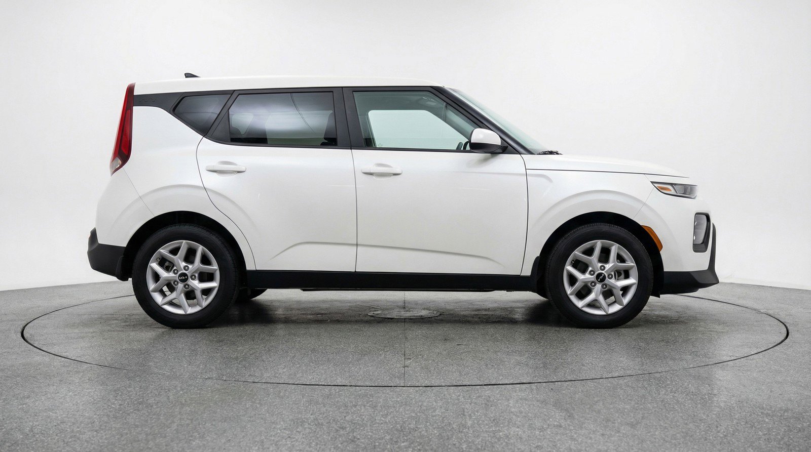 Used 2025 Kia Soul LX w/ LX Technology Package FWD image 11