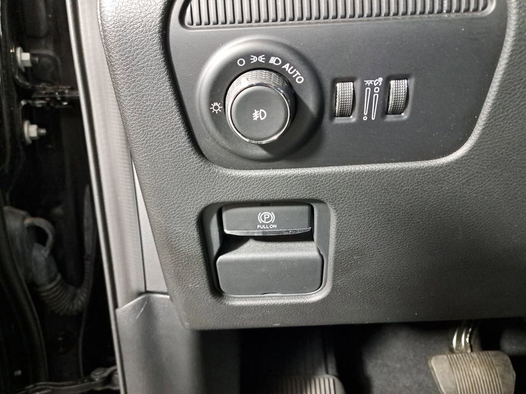 Used 2025 Jeep Wagoneer 4WD w/ Premium Group I image 12