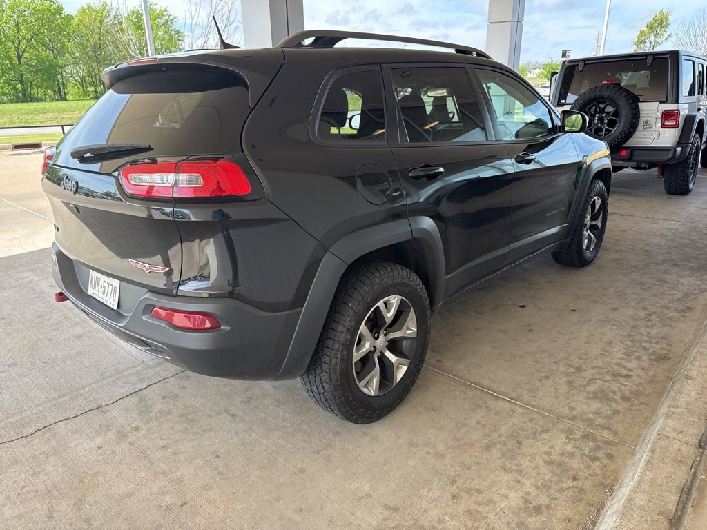 Used 2017 Jeep Cherokee Trailhawk image 4