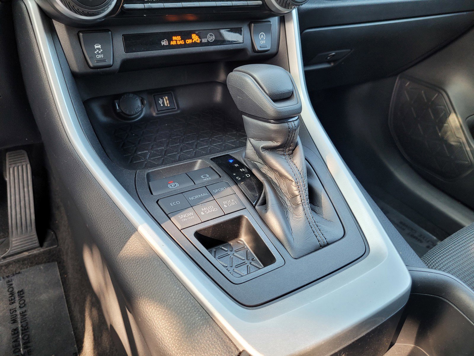 Used 2024 Toyota RAV4 LE image 20