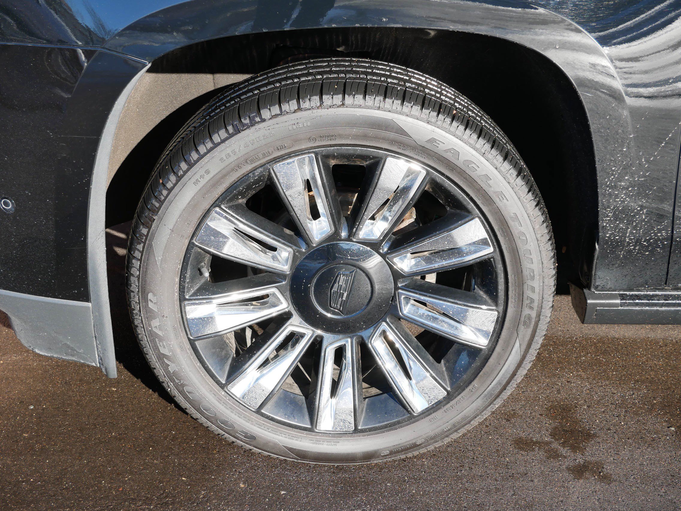 Used 2020 Cadillac Escalade Platinum image 4