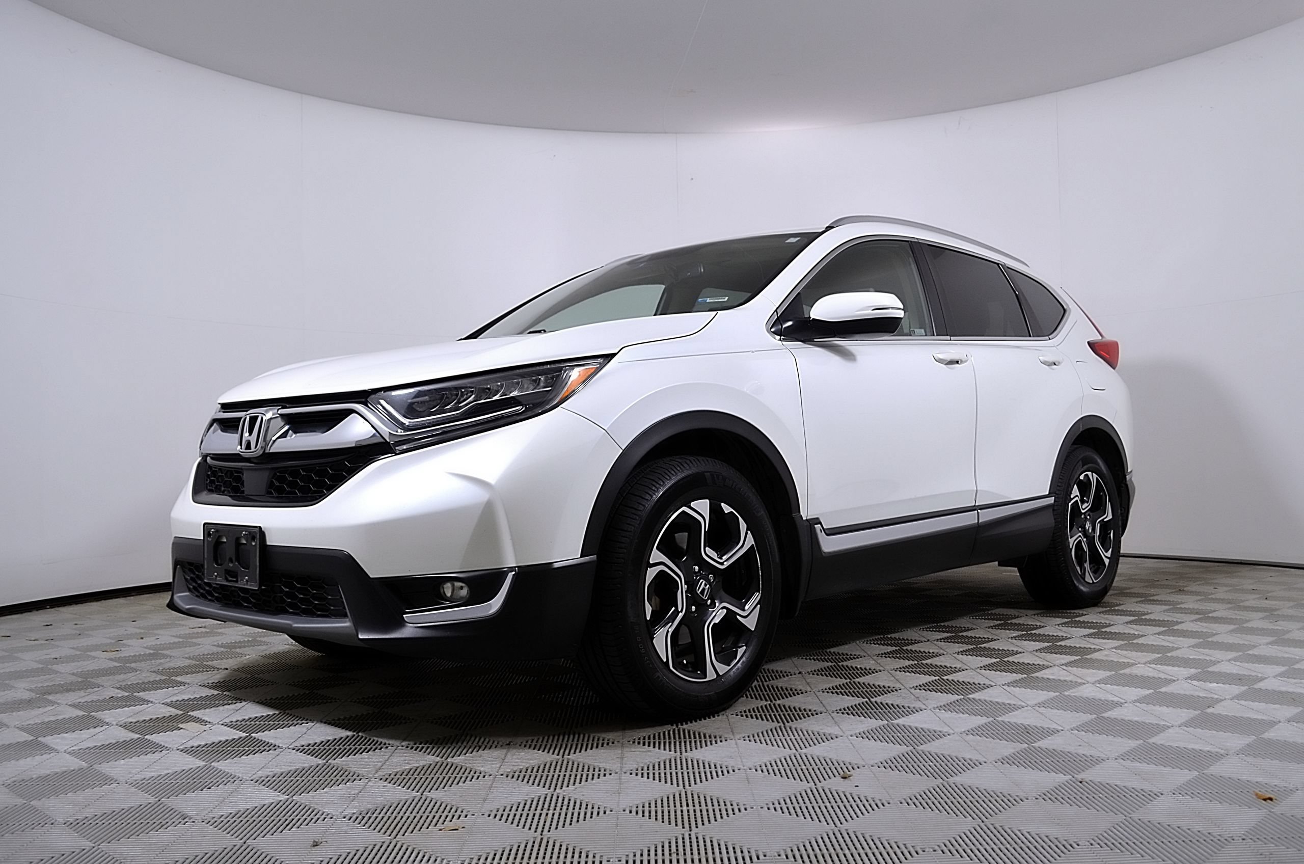 Used 2018 Honda CR-V Touring image 2