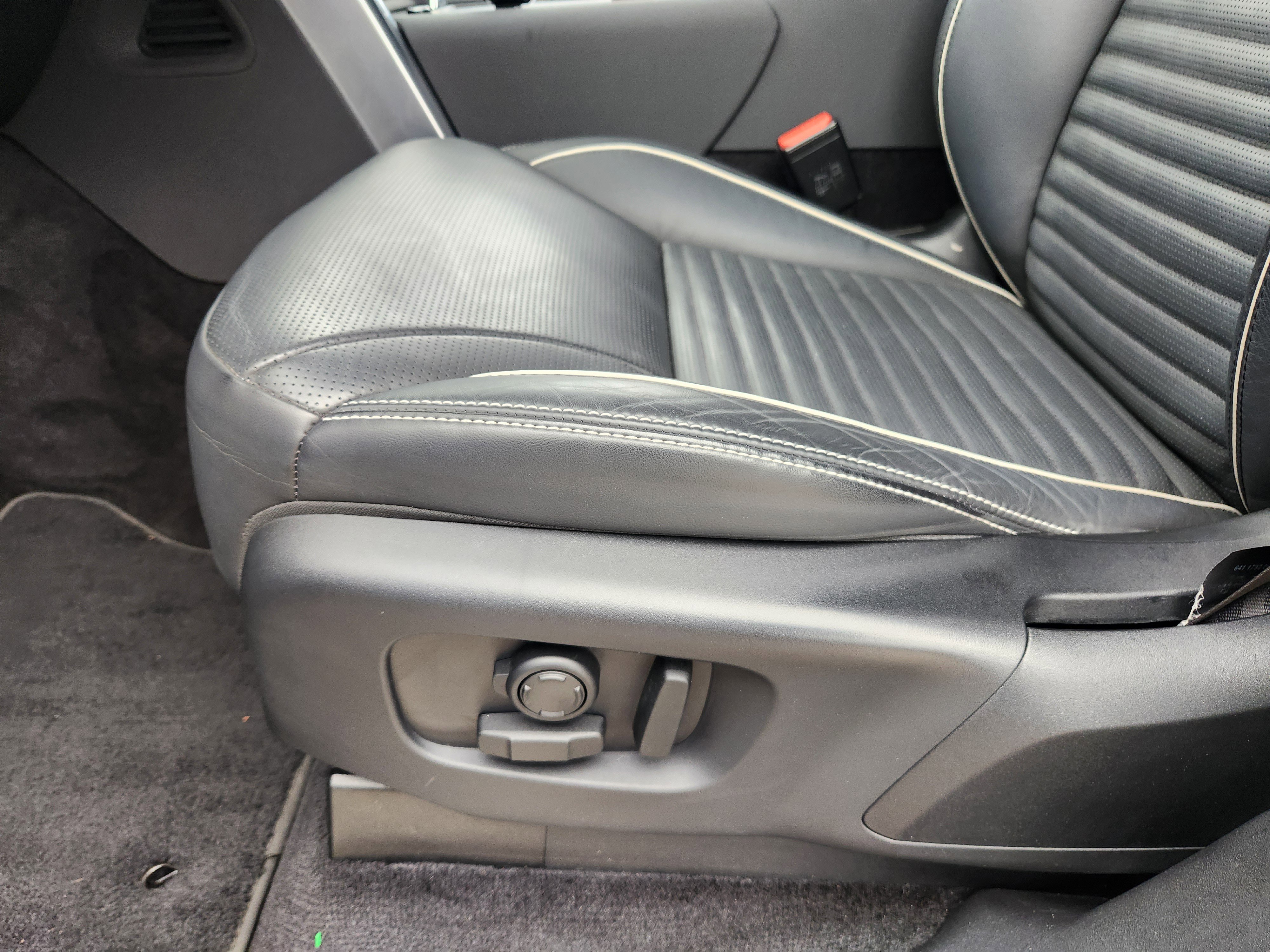 Used 2022 Land Rover Discovery HSE R-Dynamic image 26