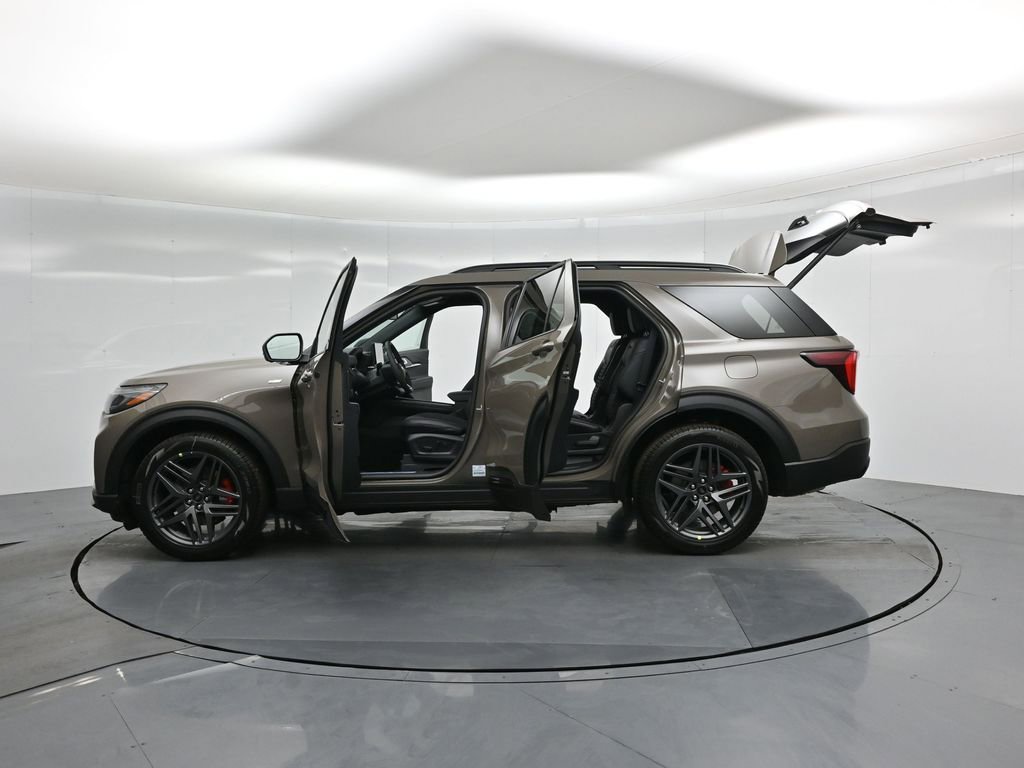 Used 2026 Ford Explorer ST-Line w/ ST-Line Street Pack RWD image 40