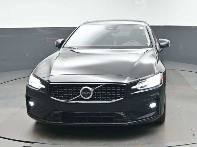 Used 2025 Volvo S60 B5 Plus image 3