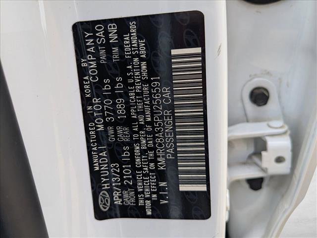 Used 2023 Hyundai Venue Limited FWD image 15
