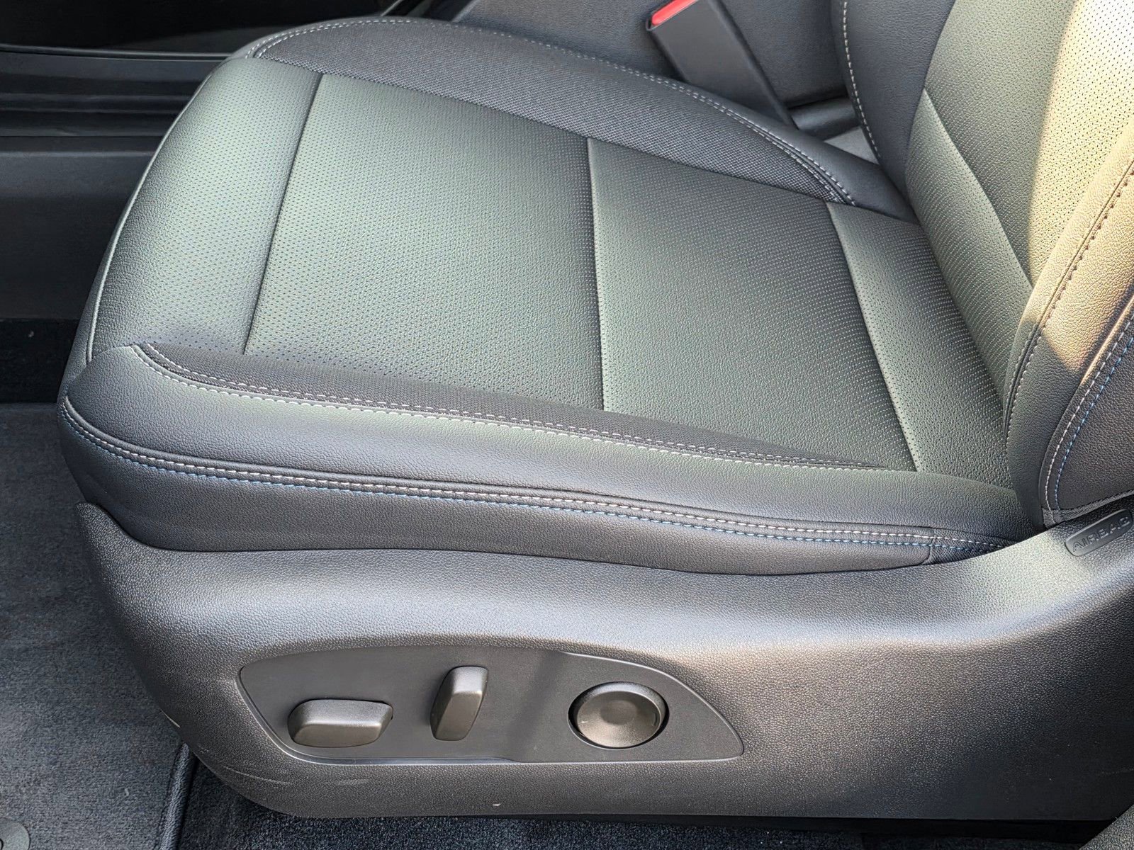 New 2026 Chevrolet Equinox EV LT image 23