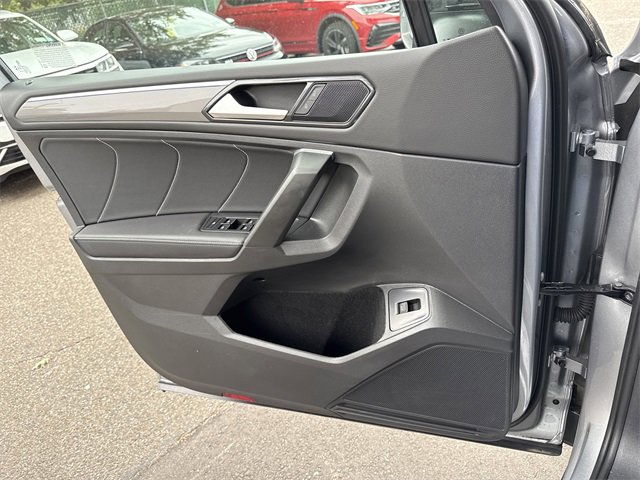 Used 2024 Volkswagen Tiguan SE R-Line image 28