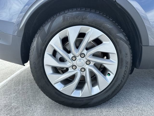 Used 2025 Land Rover Discovery S image 11