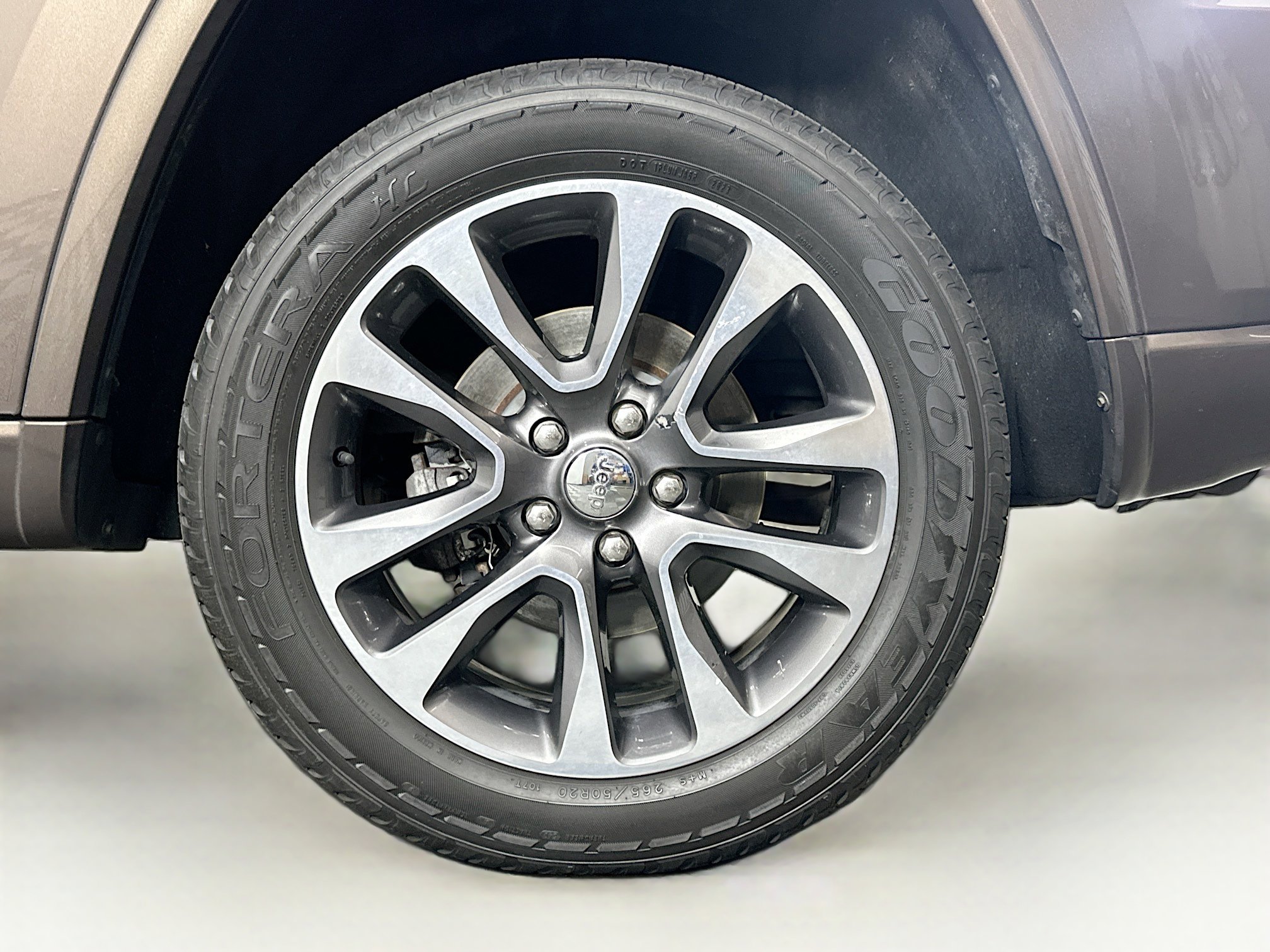 Used 2017 Jeep Grand Cherokee Overland AWD/4WD image 11