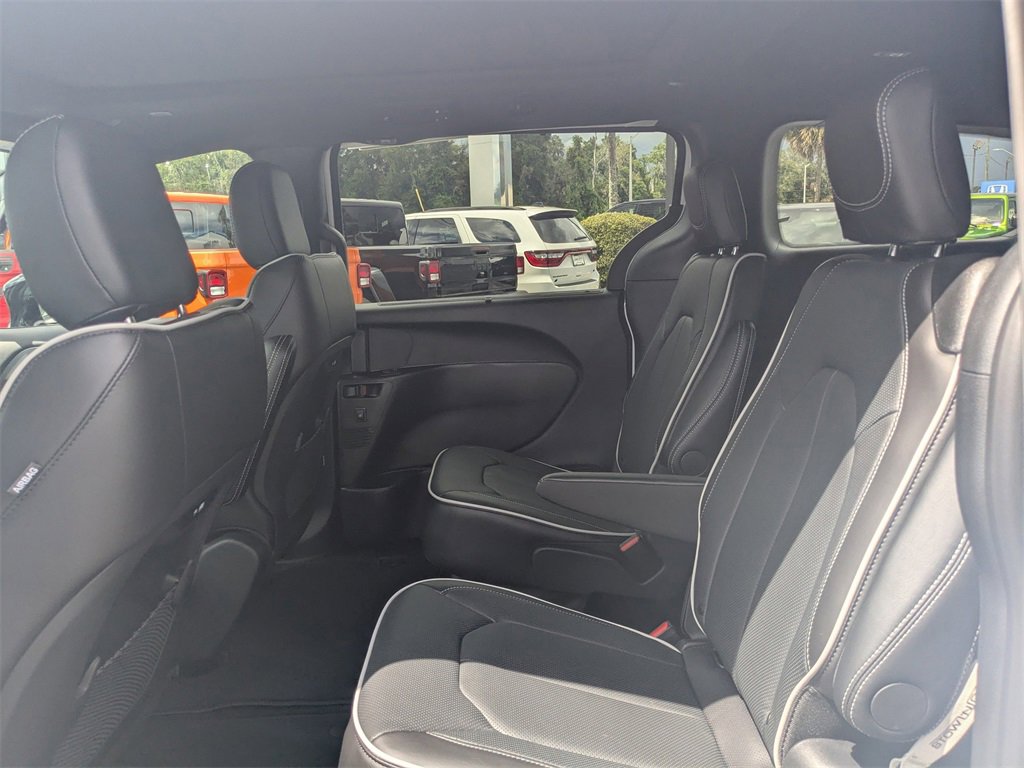 New 2026 Chrysler Pacifica Limited w/ S Appearance Package image 15