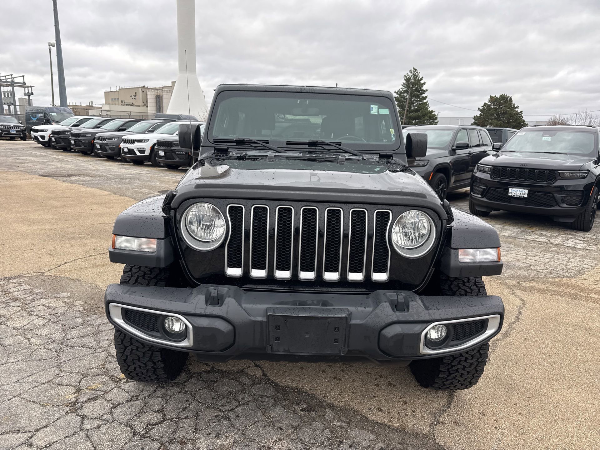 Used 2018 Jeep Wrangler Unlimited Sahara w/ Uconnect 4C Nav & Sound Group image 2