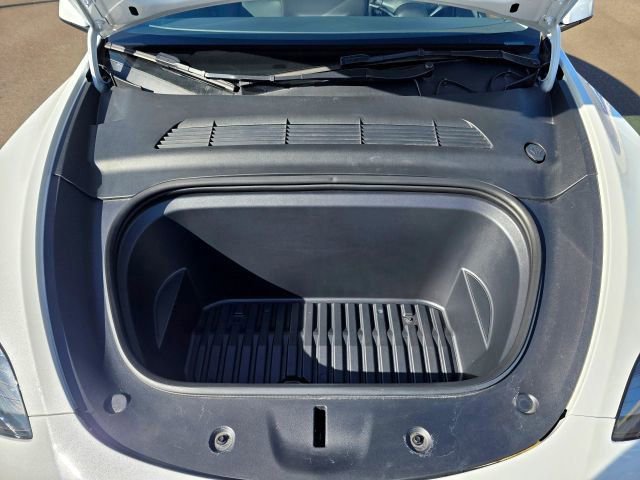Used 2023 Tesla Model Y Long Range image 41