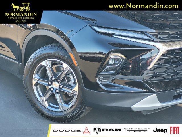 Used 2025 Chevrolet Blazer LT FWD image 3