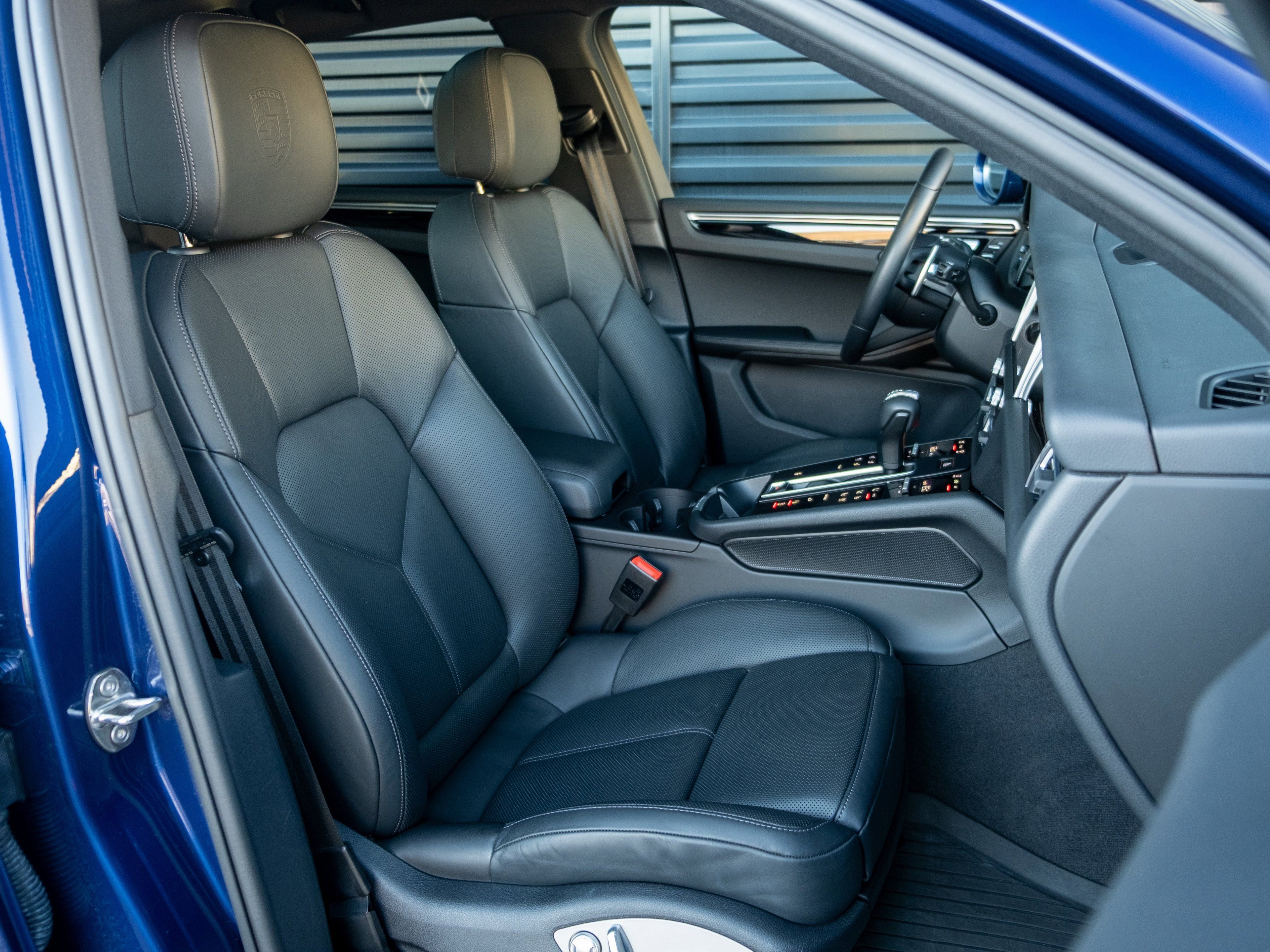 Certified 2023 Porsche Macan image 33