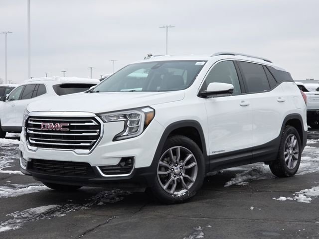 Used 2023 GMC Terrain SLT w/ Infotainment Package II image 2