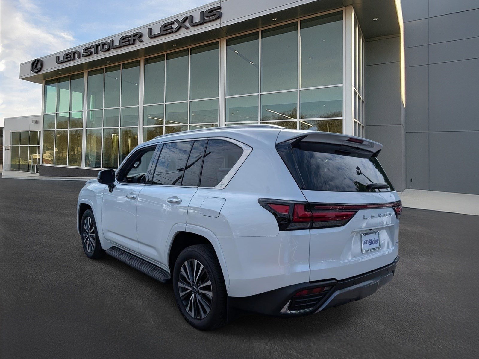 Used 2023 Lexus LX 600 4WD w/ Interior Upgrade Package image 5