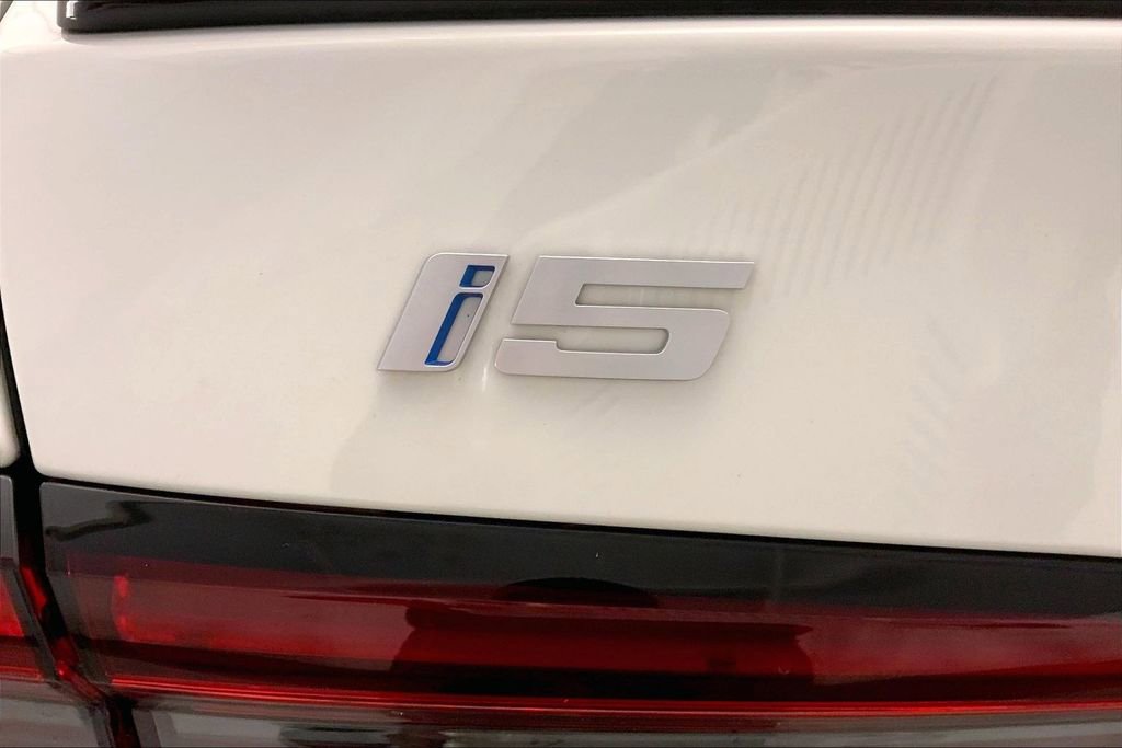 Certified 2024 BMW i5 M60 w/ Premium Package AWD/4WD image 7