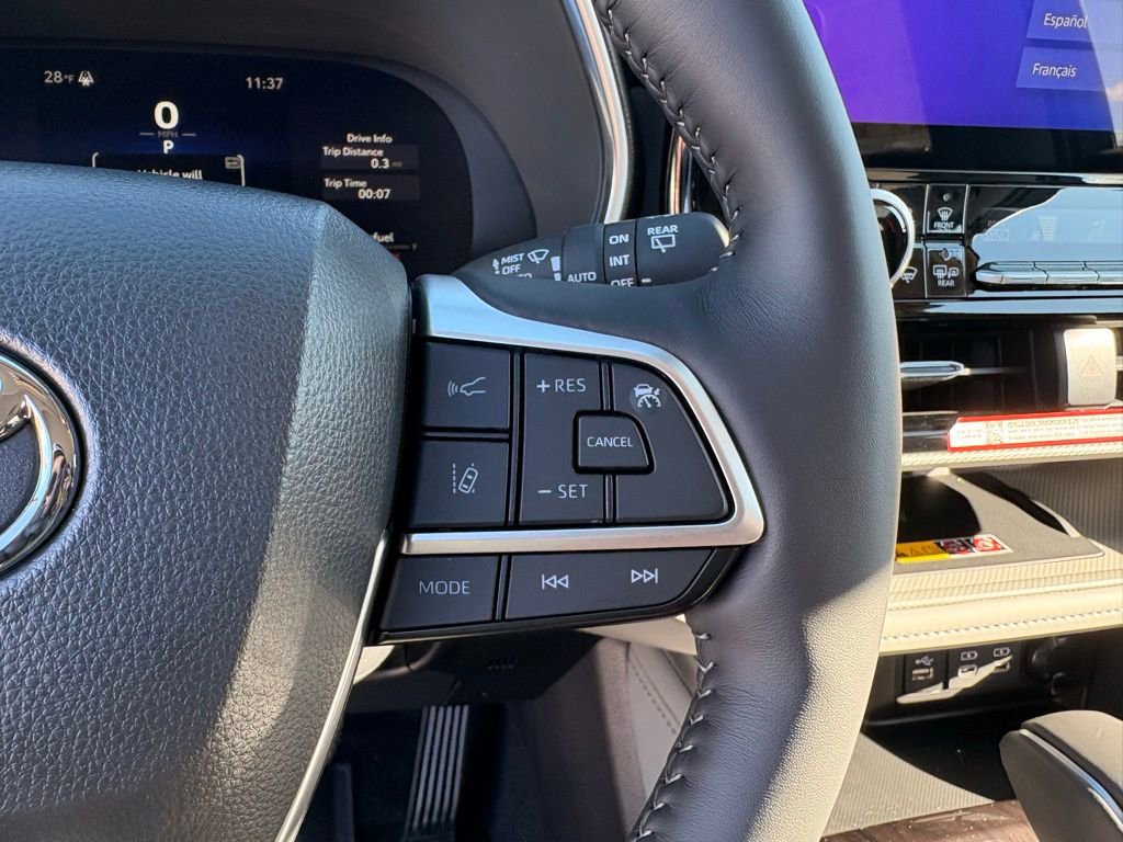 Used 2026 Toyota Highlander Platinum image 22