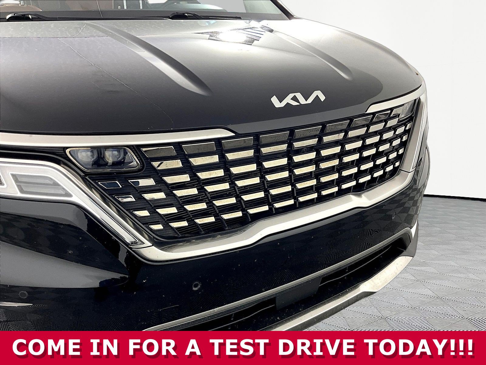 Used 2024 Kia Carnival SX Prestige FWD image 32