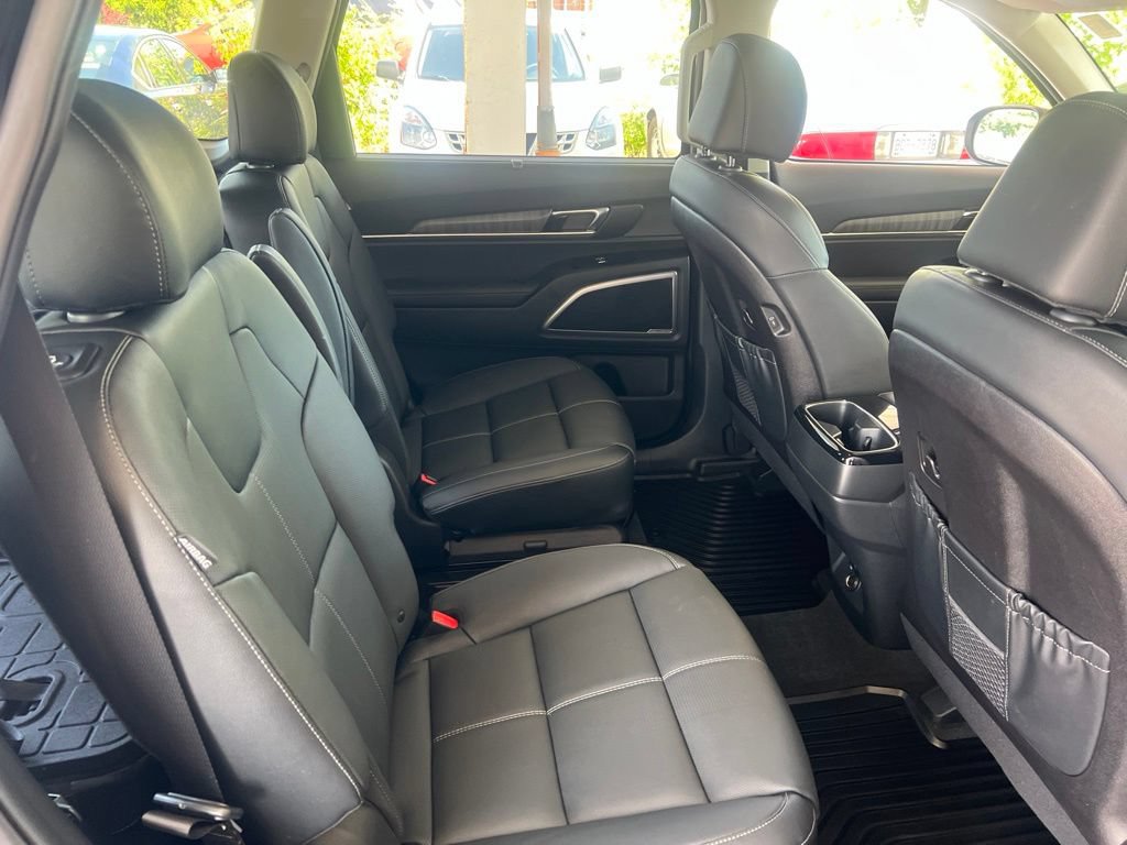 Certified 2025 Kia Telluride EX w/ EX Captain's Chair Package AWD/4WD image 15