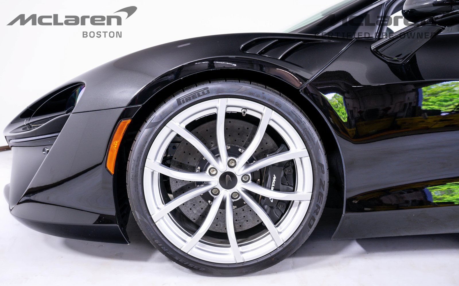 Used 2025 McLaren Artura Spider RWD image 15