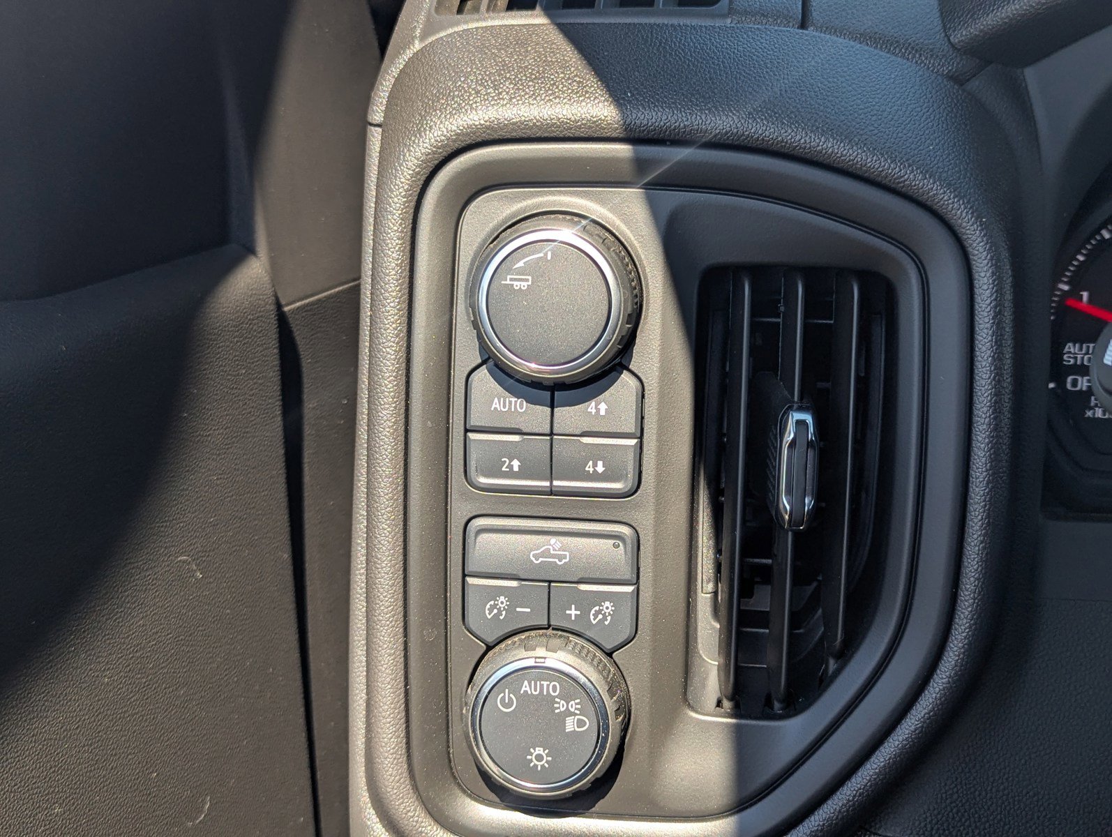 Used 2025 Chevrolet Silverado 1500 Custom Trail Boss image 33