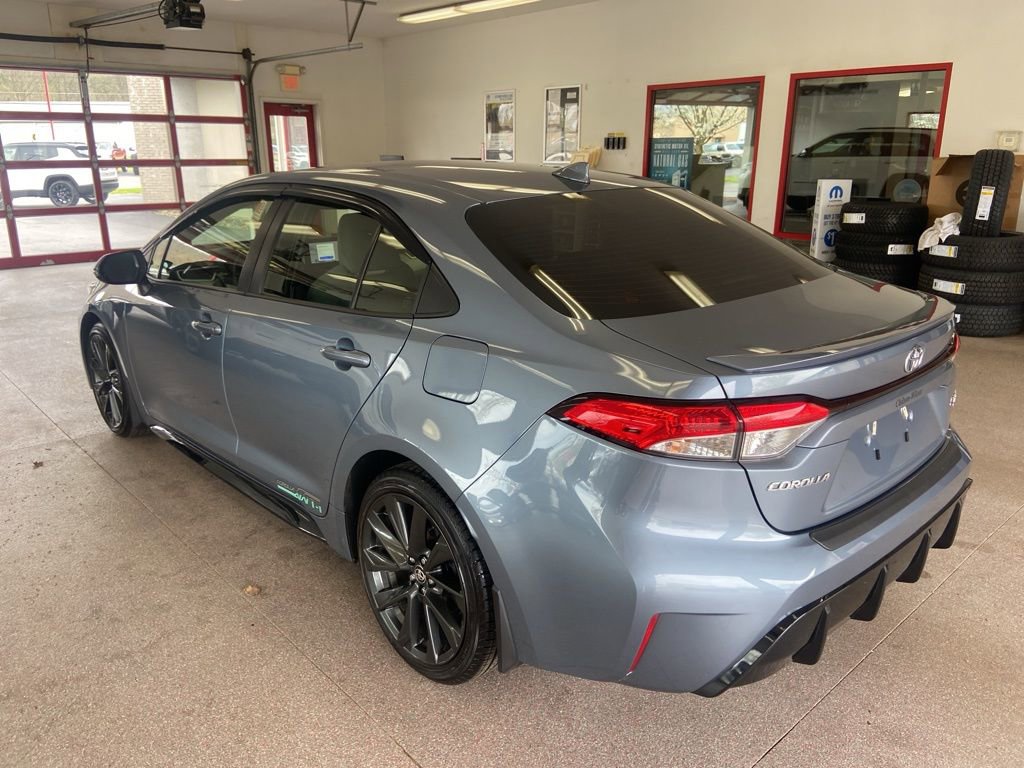 Used 2024 Toyota Corolla SE w/ SE Convenience Package FWD image 10