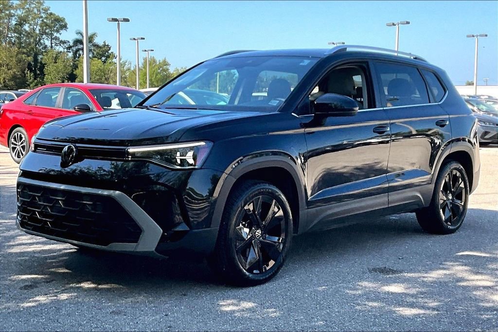 Certified 2025 Volkswagen Taos SE w/ Panoramic Sunroof Package image 9