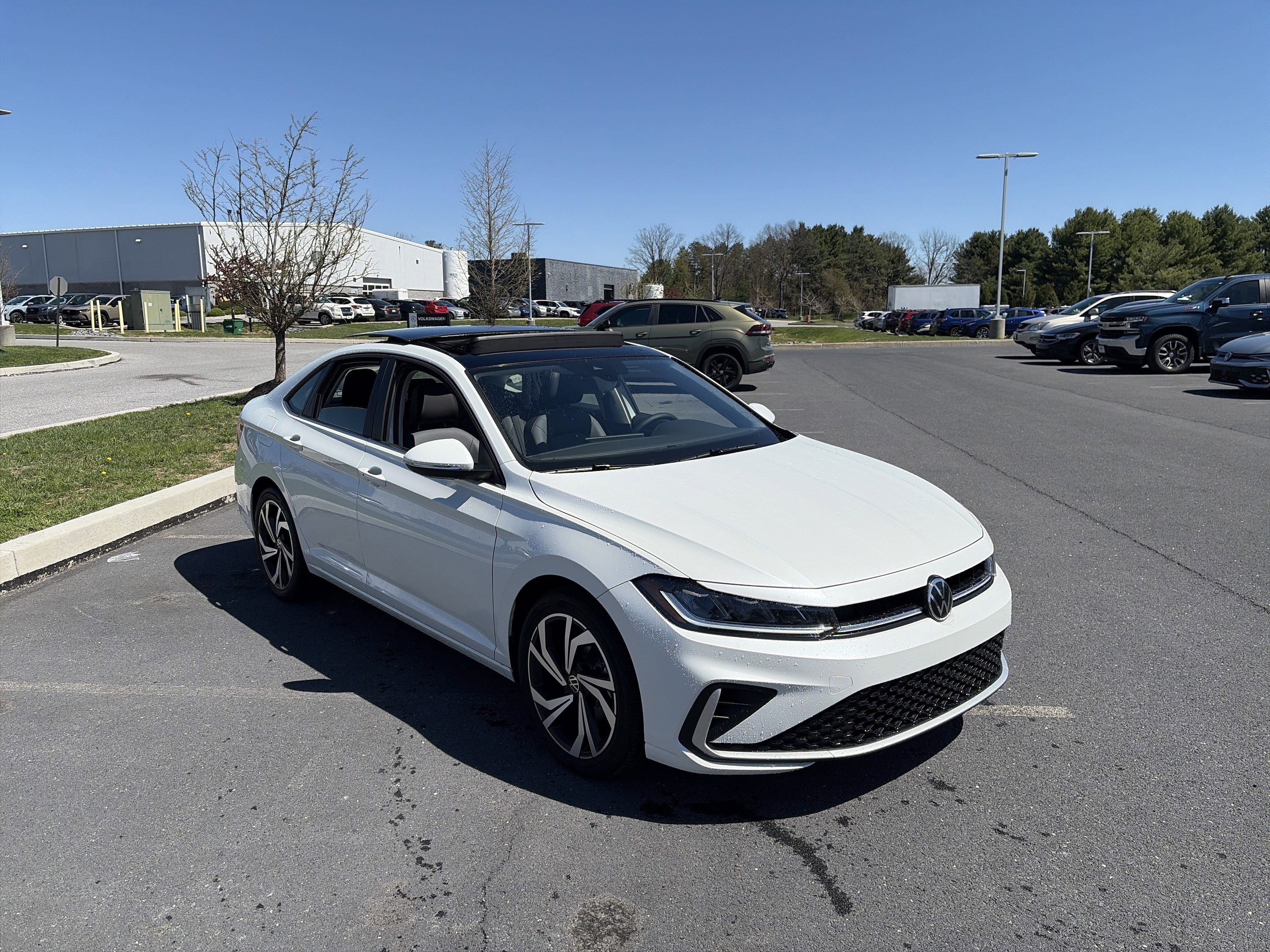 Used 2025 Volkswagen Jetta SEL image 3