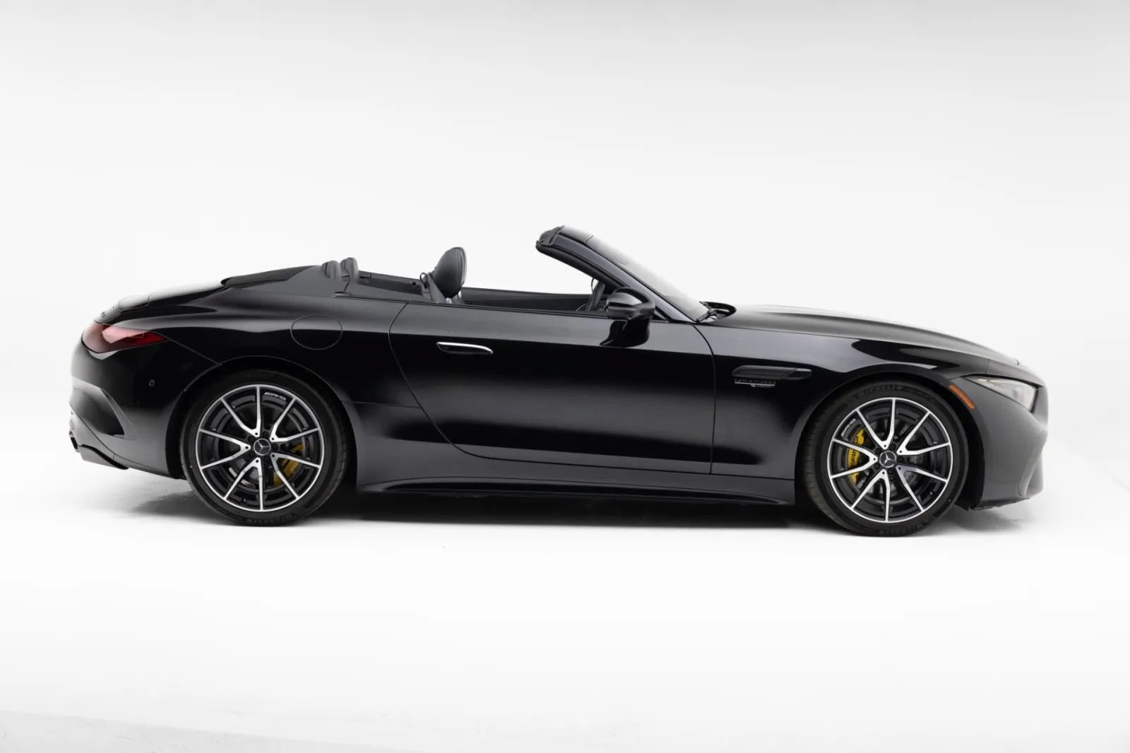 Used 2022 Mercedes-Benz SL 63 AMG 4MATIC w/ AMG Aerodynamic Package image 13