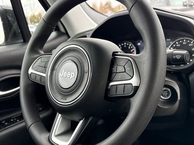 Used 2023 Jeep Renegade Latitude AWD/4WD image 18