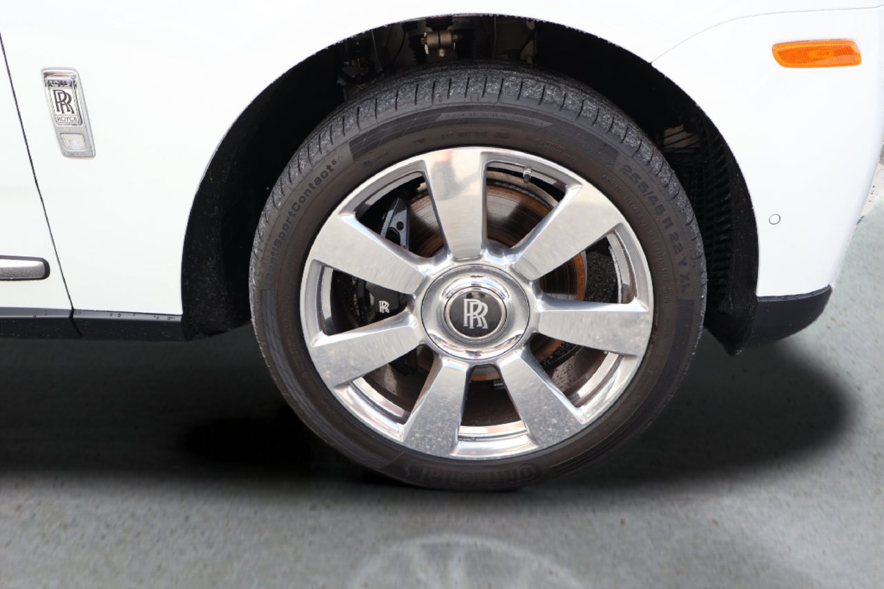 Certified 2024 Rolls-Royce Cullinan AWD/4WD image 30