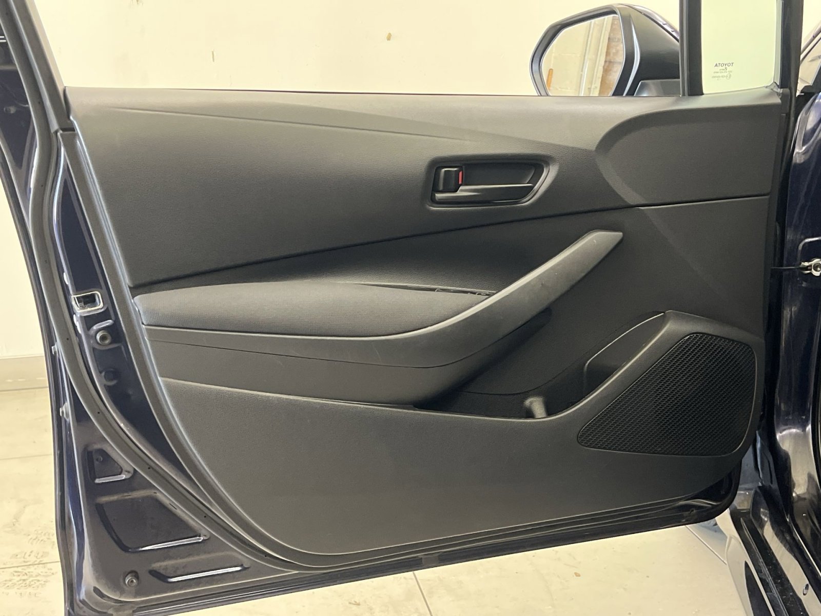 Used 2022 Toyota Corolla LE FWD image 33
