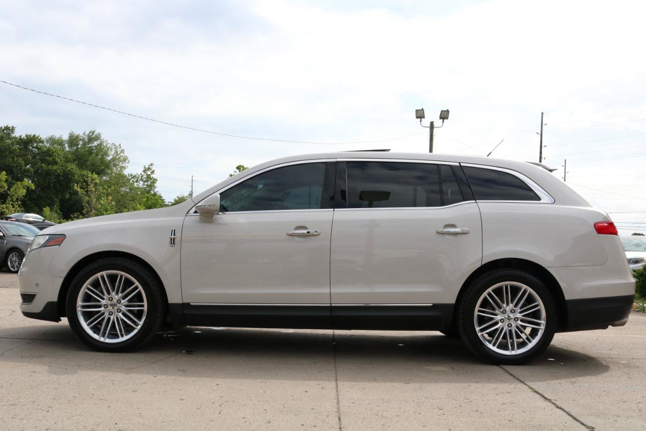 Used 2019 Lincoln MKT AWD image 16