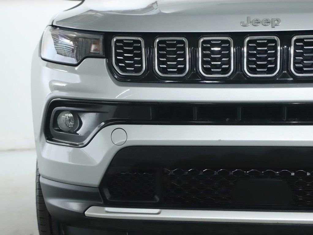 Used 2025 Jeep Compass Limited image 7