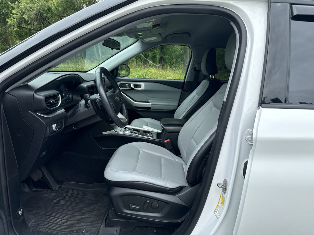 Used 2021 Ford Explorer XLT w/ Equipment Group 202A AWD/4WD image 10