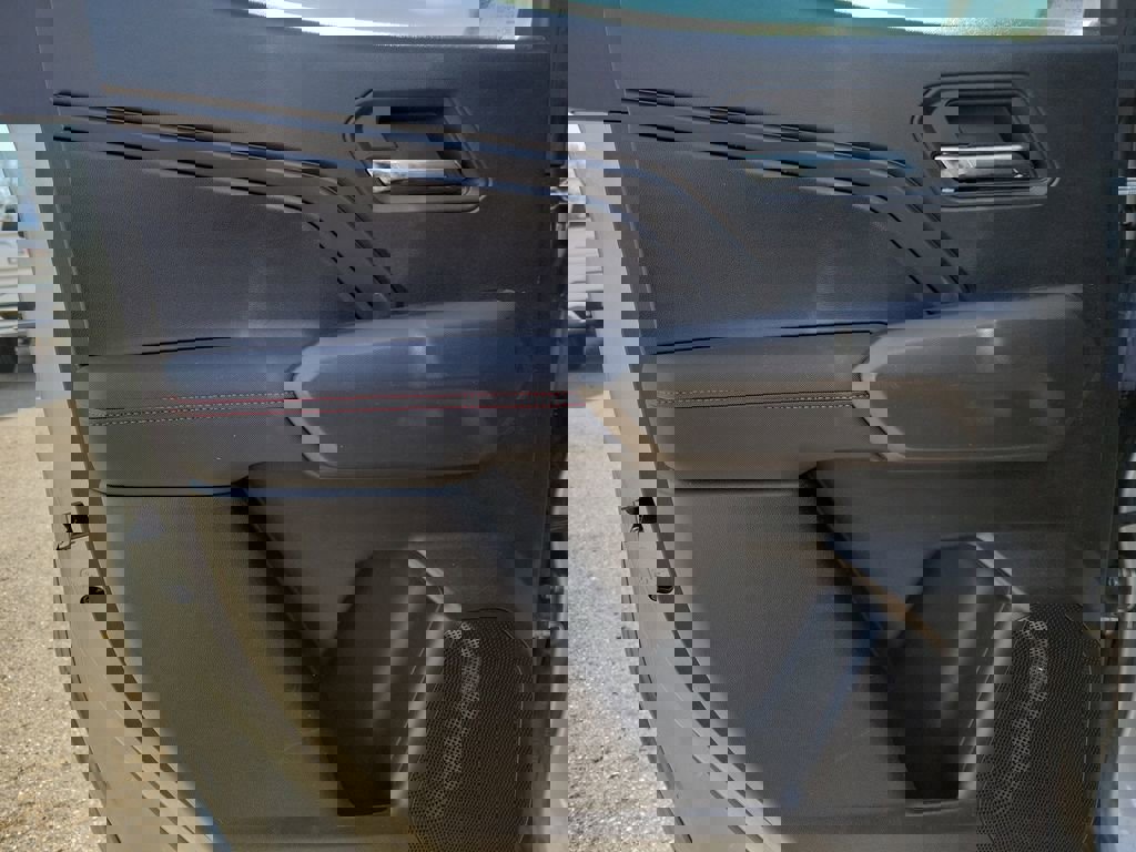 Used 2024 Chevrolet Colorado Z71 w/ Z71 Convenience Package 2 image 10