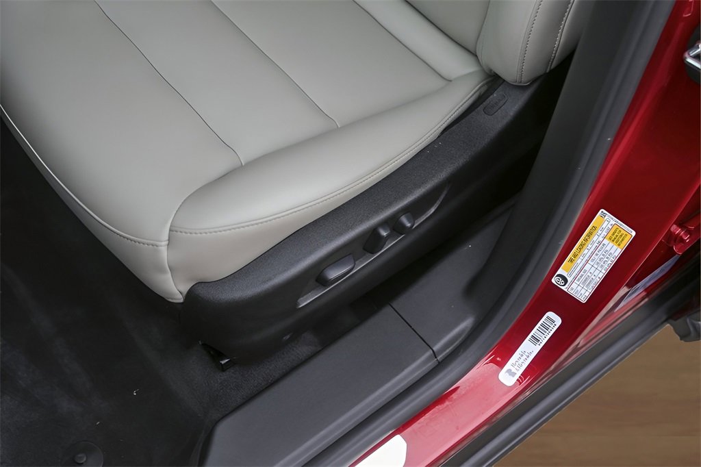 Used 2023 Cadillac XT4 Luxury w/ Driver Awareness Package image 8