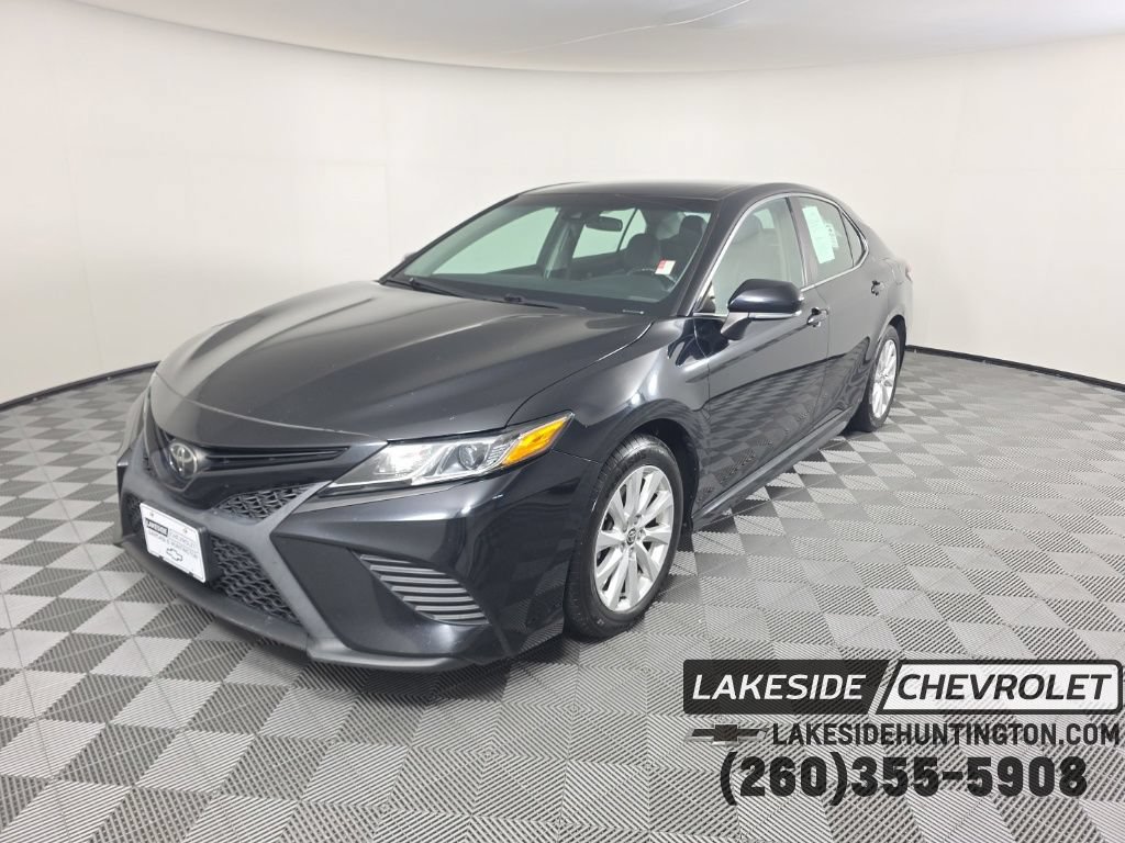 Used 2020 Toyota Camry SE FWD image 1