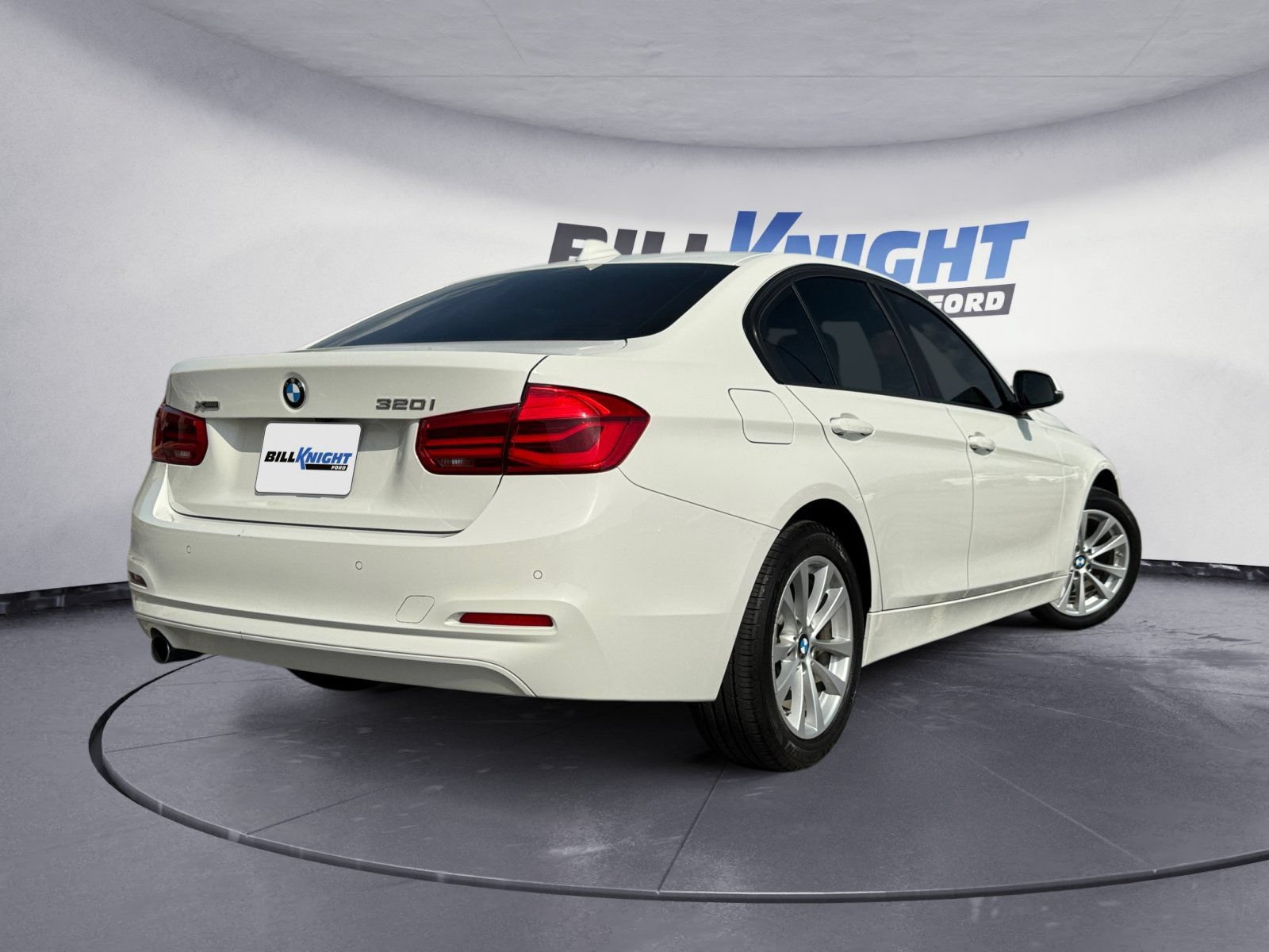 Used 2016 BMW 320i xDrive Sedan AWD/4WD image 5