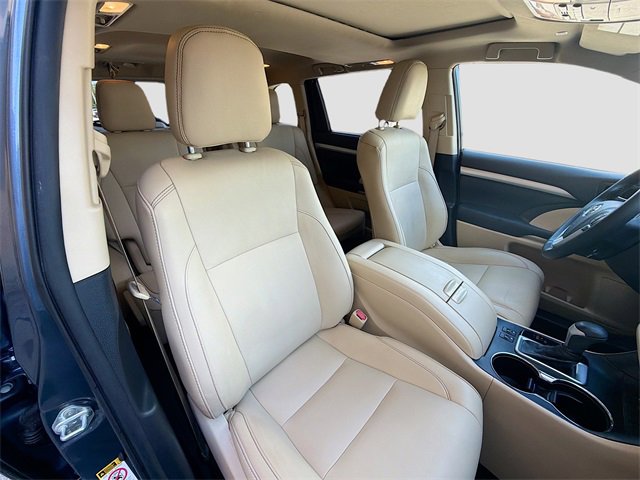 Used 2019 Toyota Highlander XLE image 15