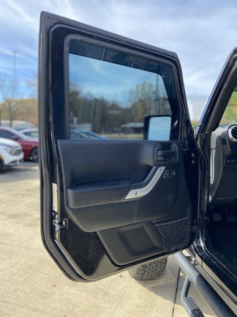 Used 2018 Jeep Wrangler Rubicon w/ Power Convenience Group image 11