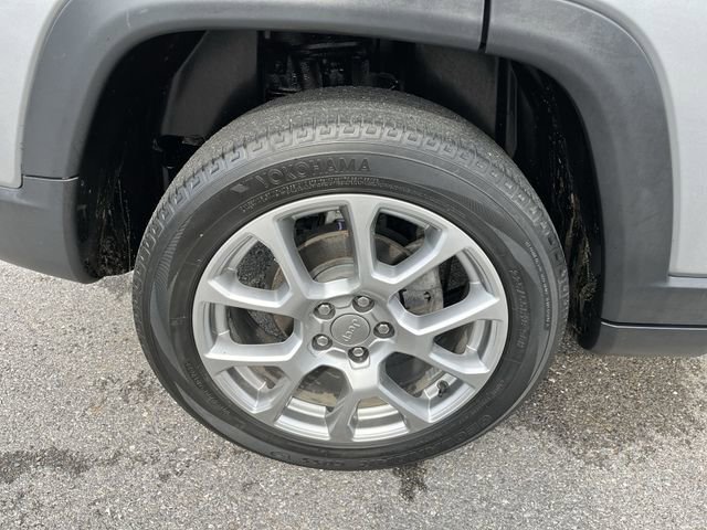 Used 2022 Jeep Compass Latitude w/ Sun and Sound Group AWD/4WD image 21