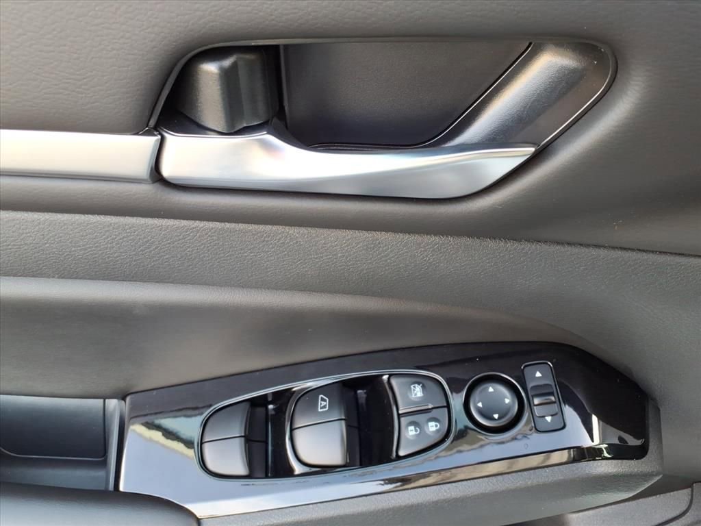 Used 2024 Nissan Altima 2.0 SR image 24